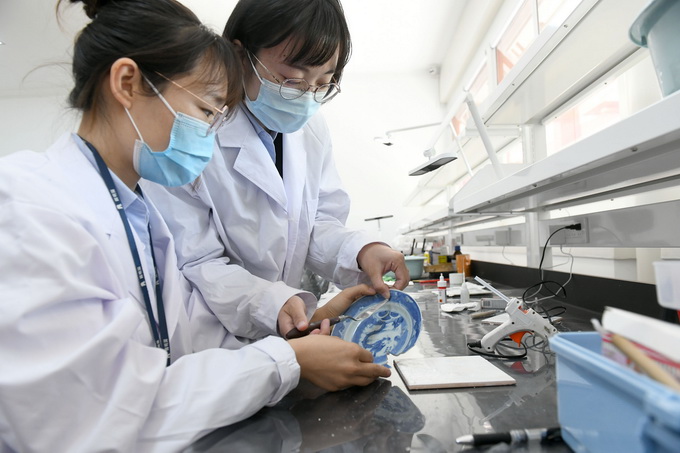 首页|揭秘文物修复师文物修复过程，他们让圆明园内的碎片“复活”