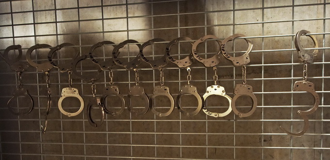 华谊兄弟策划师王天也酒后殴打三名民警,致一人轻伤,获刑一年