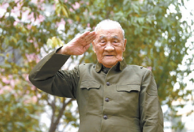 93岁抗美援朝老兵傅胜才入党让我成长为共产主义战士